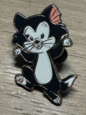 5/$25 Disney Cats And Dogs Pinocchio Figaro Pin